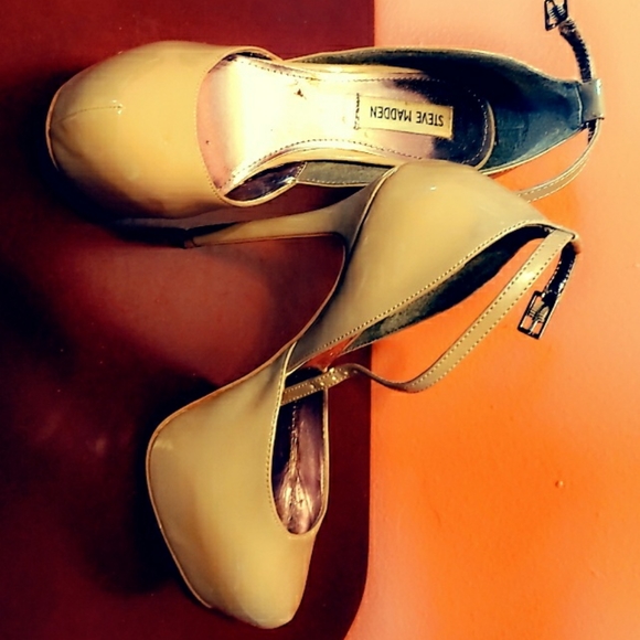 Nude/ Tan Heels - Picture 3 of 3